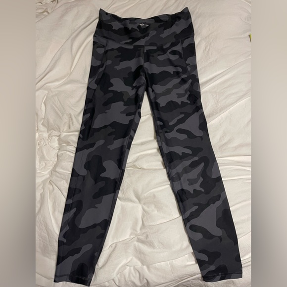 Old Navy Powersoft Leggings - Picture 4 of 4